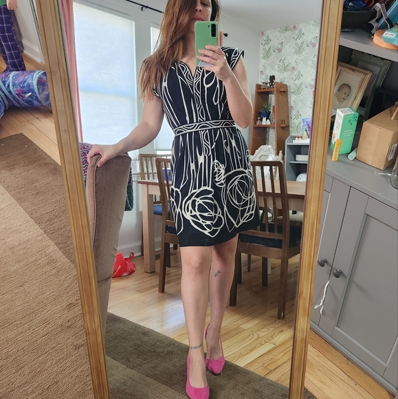 BCBG Black and White Stretchy Midi/ Mini Dress size Medium - Picture 2 of 12